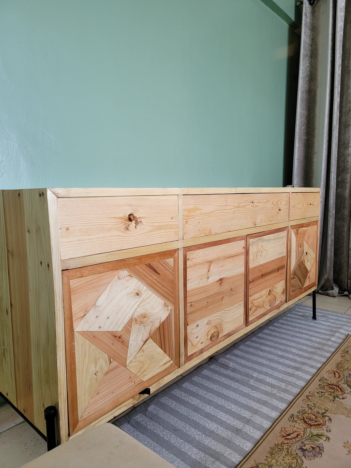 Madoido Sideboard